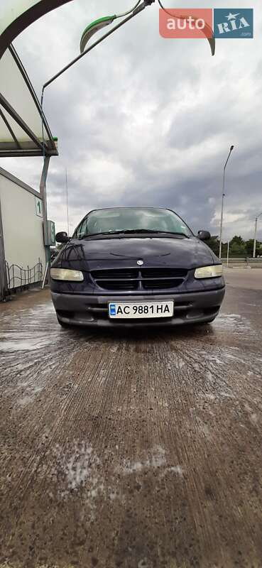 Мінівен Chrysler Grand Voyager 1998 в Нововолинську
