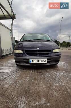 Мінівен Chrysler Grand Voyager 1998 в Нововолинську