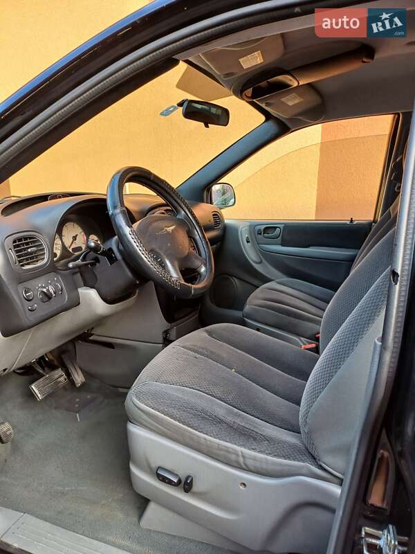 Минивэн Chrysler Grand Voyager 2004 в Ужгороде