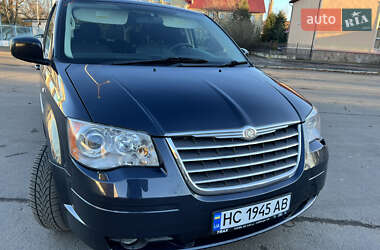 Минивэн Chrysler Grand Voyager 2008 в Долине