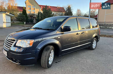 Минивэн Chrysler Grand Voyager 2008 в Долине