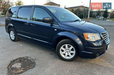 Минивэн Chrysler Grand Voyager 2008 в Долине