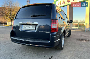 Минивэн Chrysler Grand Voyager 2008 в Долине