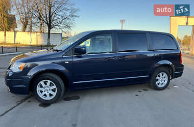 Минивэн Chrysler Grand Voyager 2008 в Долине