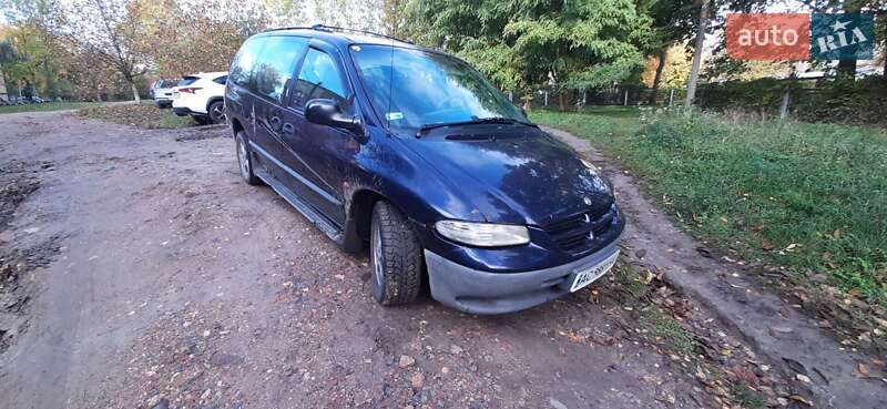 Мінівен Chrysler Grand Voyager 1998 в Нововолинську