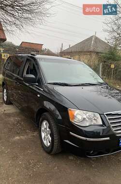 Минивэн Chrysler Grand Voyager 2010 в 
