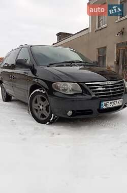 Минивэн Chrysler Grand Voyager 2005 в 