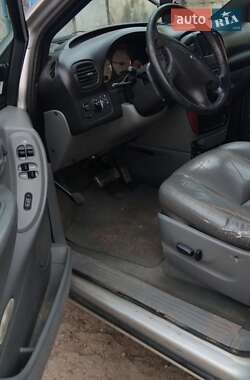 Минивэн Chrysler Grand Voyager 2005 в 