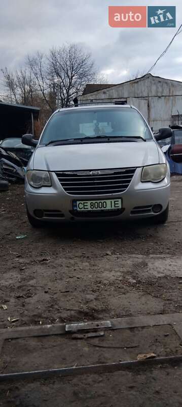 Минивэн Chrysler Grand Voyager 2005 в 