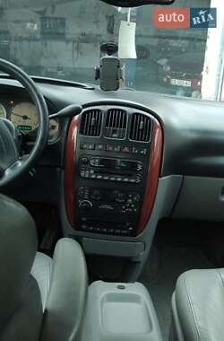 Минивэн Chrysler Grand Voyager 2005 в 