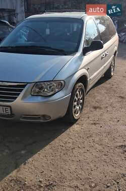 Минивэн Chrysler Grand Voyager 2005 в 