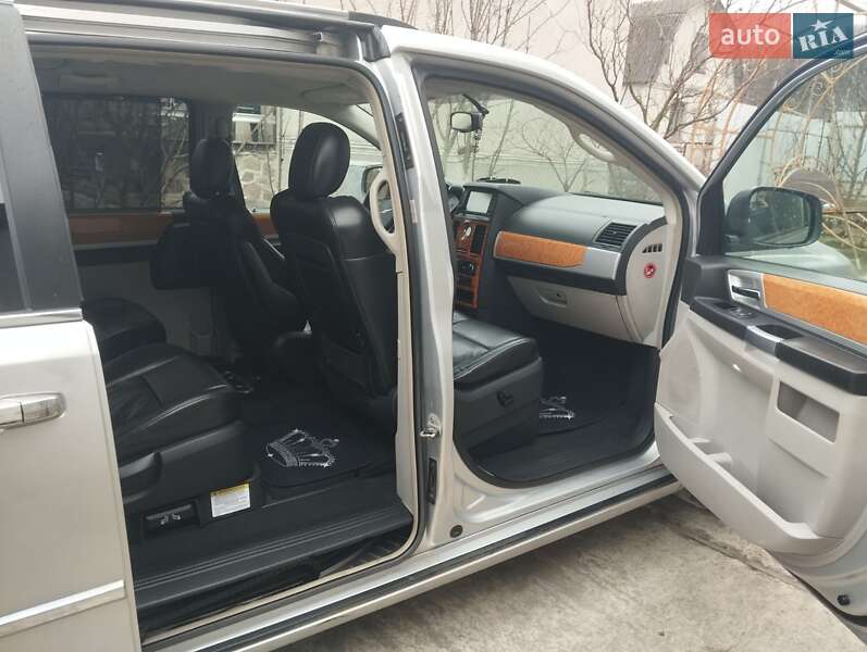 Минивэн Chrysler Grand Voyager 2008 в Тернополе