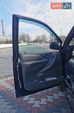 Мінівен Chrysler Grand Voyager 2005 в 