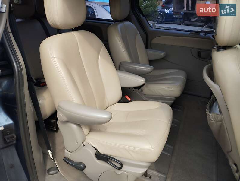 Мінівен Chrysler Grand Voyager 2001 в Києві