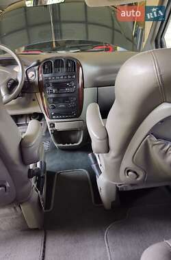 Минивэн Chrysler Grand Voyager 2003 в 