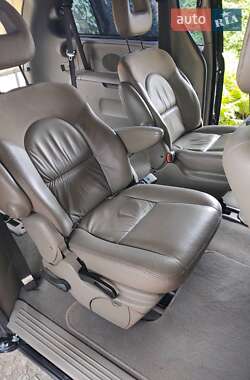 Минивэн Chrysler Grand Voyager 2003 в 