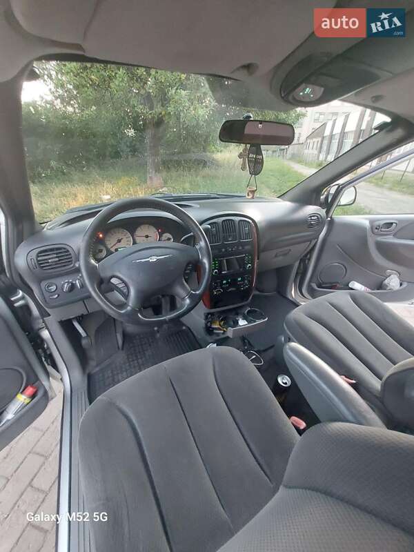 Минивэн Chrysler Grand Voyager 2006 в Черновцах