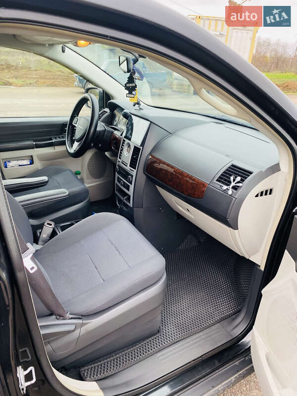 Мінівен Chrysler Grand Voyager 2010 в Одесі