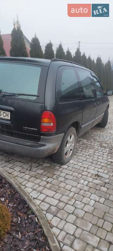 Мінівен Chrysler Grand Voyager 2000 в Локачах