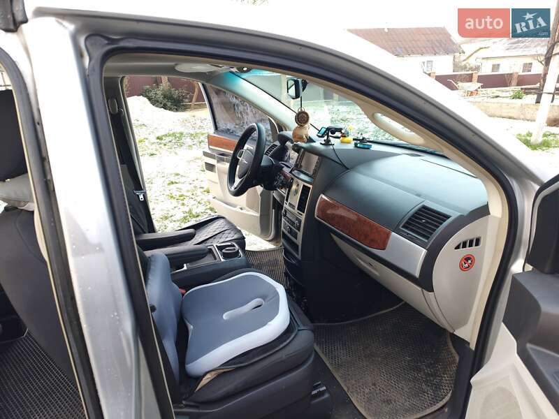 Мінівен Chrysler Grand Voyager 2008 в Івано-Франківську