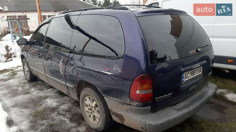 Минивэн Chrysler Grand Voyager 1998 в Нововолынске