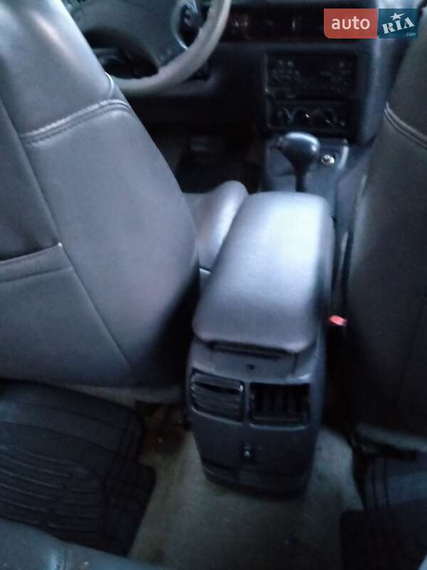 Седан Chrysler Intrepid 1994 в Здолбуніві