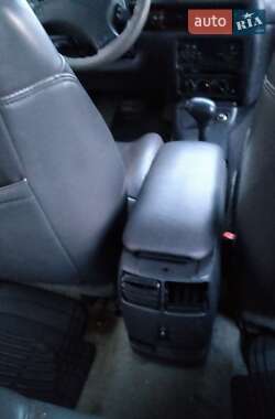 Седан Chrysler Intrepid 1994 в 
