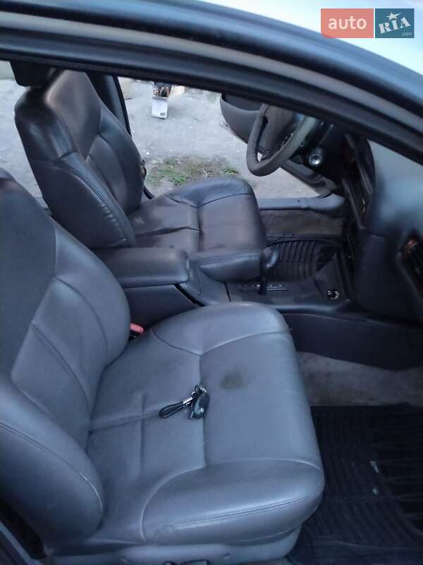 Седан Chrysler Intrepid 1994 в Здолбуніві
