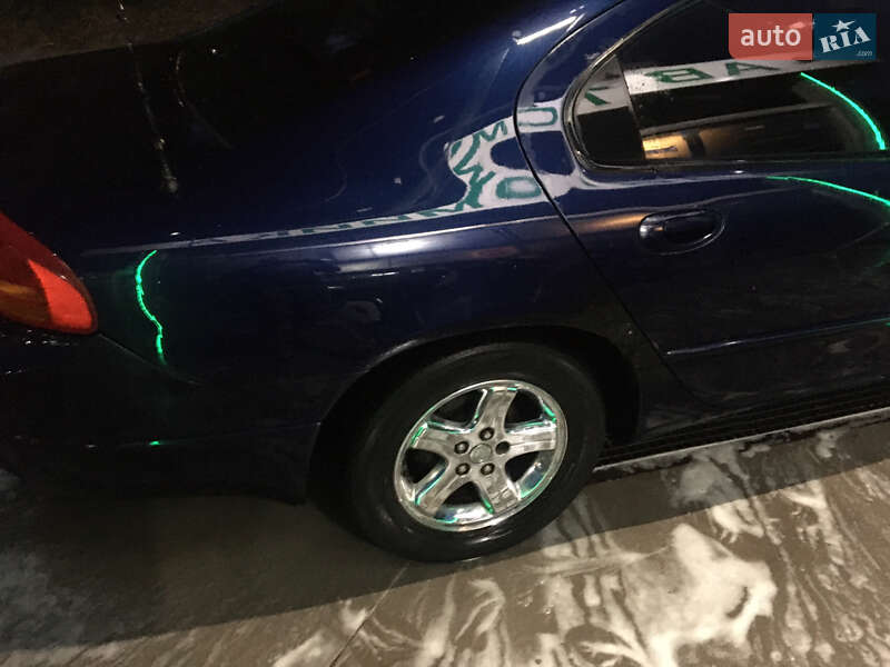Седан Chrysler Intrepid 2004 в Обухове