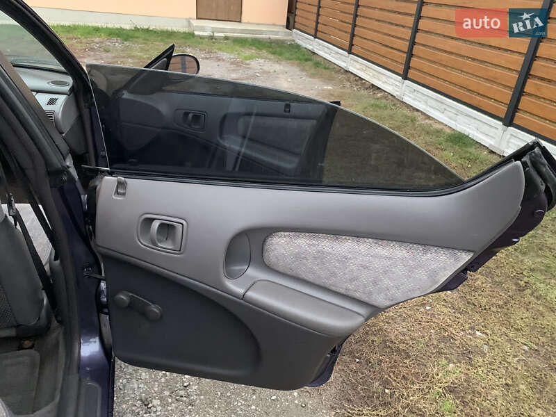 Седан Chrysler Neon 1995 в Виннице