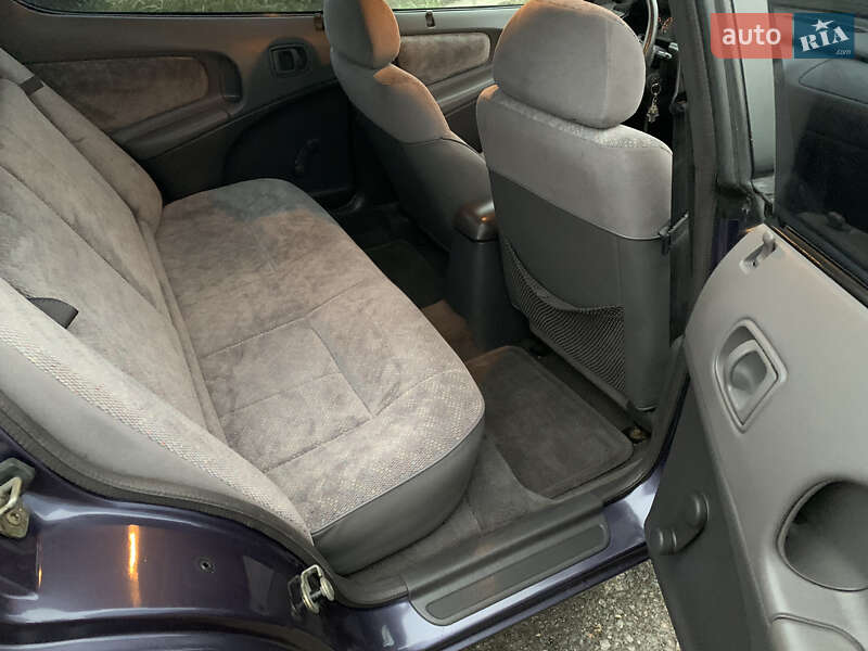 Седан Chrysler Neon 1995 в Виннице