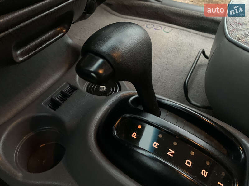 Седан Chrysler Neon 1995 в Виннице