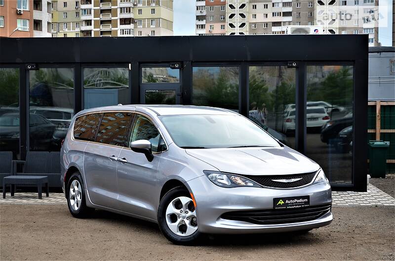 Мінівен Chrysler Pacifica 2016 в Києві