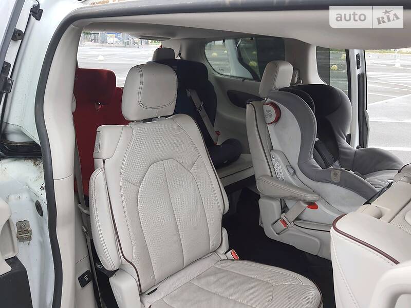 Мінівен Chrysler Pacifica 2016 в Києві фото 11 Мінівен Chrysler Pacifica 2016 в Києві