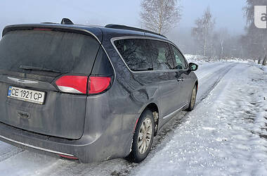 Минивэн Chrysler Pacifica 2017 в 