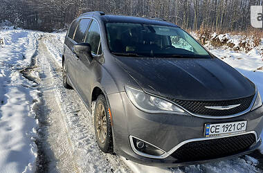 Минивэн Chrysler Pacifica 2017 в 