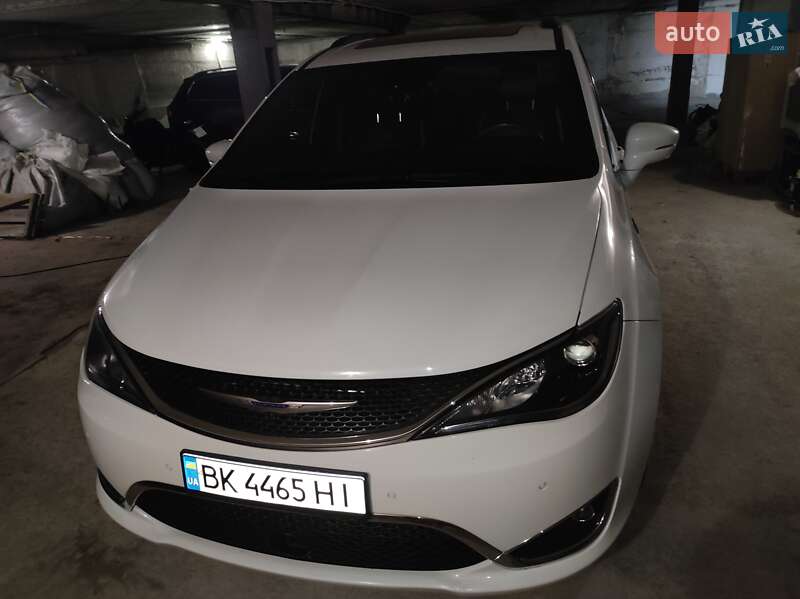 Минивэн Chrysler Pacifica 2019 в Днепре