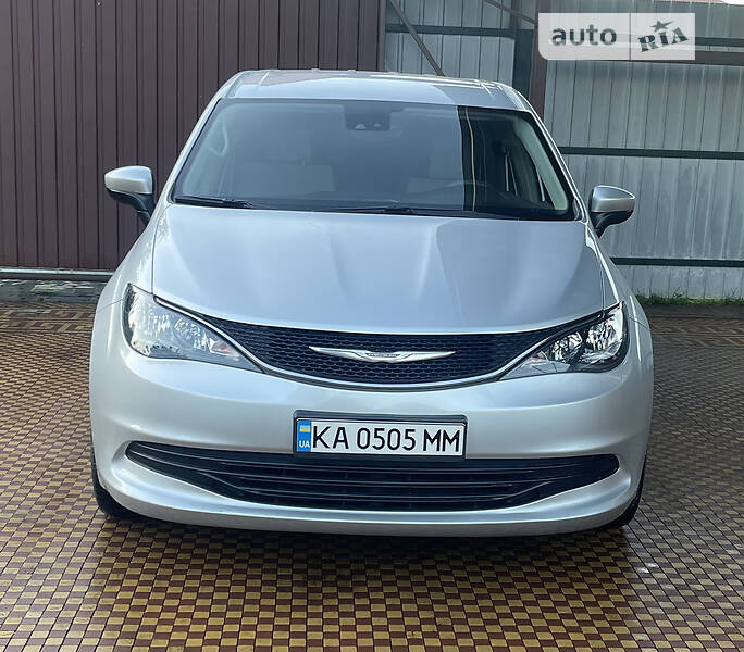 Мінівен Chrysler Pacifica 2016 в Києві