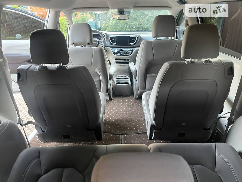 Мінівен Chrysler Pacifica 2016 в Києві