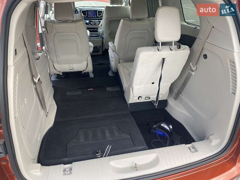 Минивэн Chrysler Pacifica 2018 в Киеве