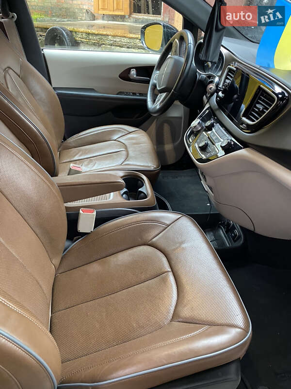Мінівен Chrysler Pacifica 2016 в Вінниці