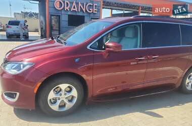 Минивэн Chrysler Pacifica 2017 в Одессе