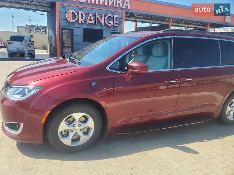 Минивэн Chrysler Pacifica 2017 в Одессе