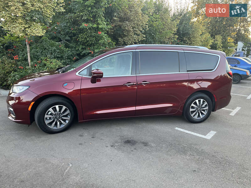 Минивэн Chrysler Pacifica 2021 в Вишневом фото 5 Минивэн Chrysler Pacifica 2021 в Вишневом