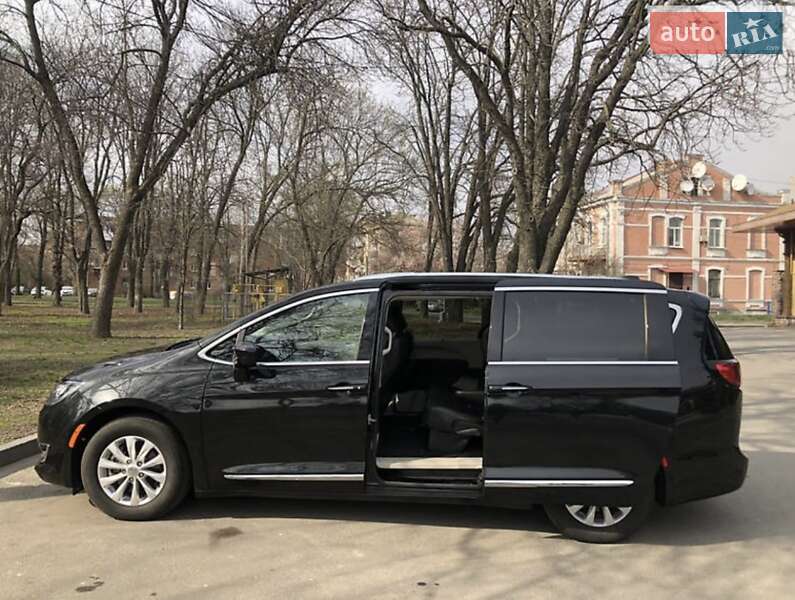 Седан Chrysler Pacifica 2018 в Полтаві фото 5 Седан Chrysler Pacifica 2018 в Полтаві