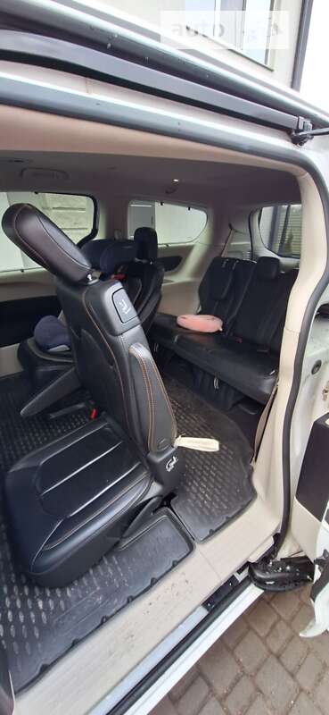 Мінівен Chrysler Pacifica 2019 в Києві