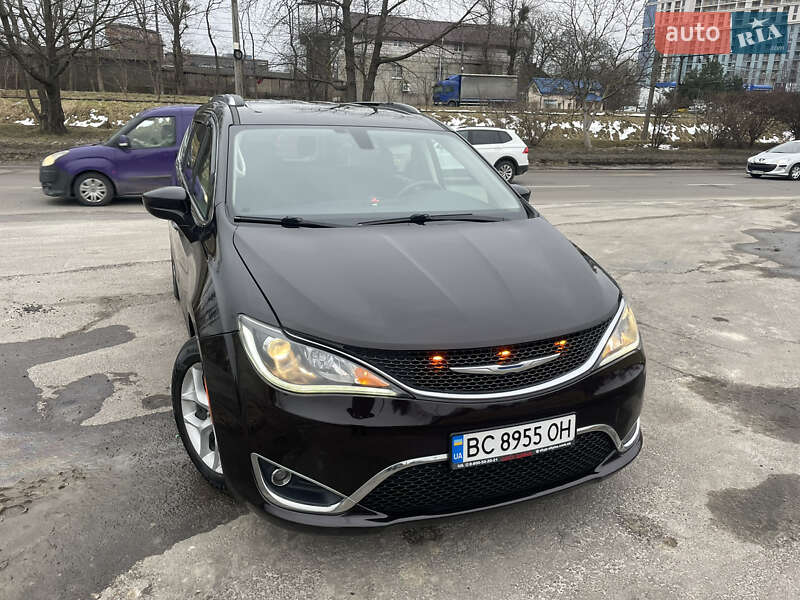 Мінівен Chrysler Pacifica 2017 в Львові фото 2 Мінівен Chrysler Pacifica 2017 в Львові