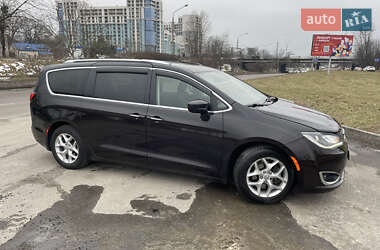 Мінівен Chrysler Pacifica 2017 в Львові фото 3 Мінівен Chrysler Pacifica 2017 в Львові