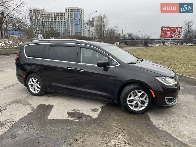 Мінівен Chrysler Pacifica 2017 в Львові фото 3 Мінівен Chrysler Pacifica 2017 в Львові