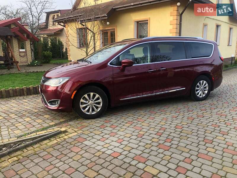Минивэн Chrysler Pacifica 2019 в Трускавце